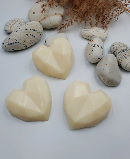 Handgemachte Körperbutter Bodybutter in moderner polygon Herzform